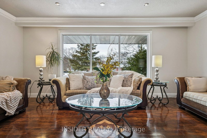 2078 Stanfield Rd, Mississauga, L4Y 1R5 | Image 2