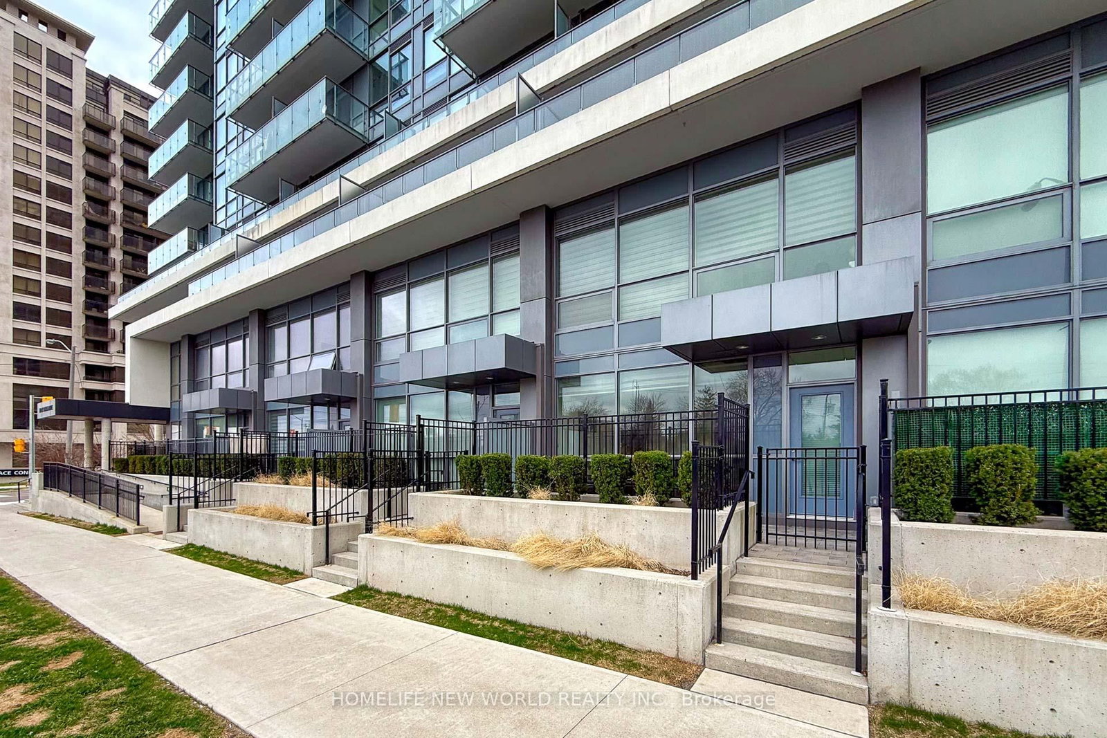 10 De Boers Drive, Unit TH04 - Photo 3