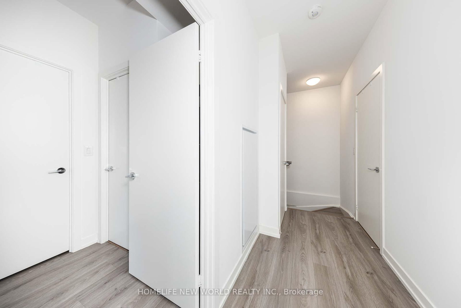10 De Boers Drive, Unit TH04 - Photo 32