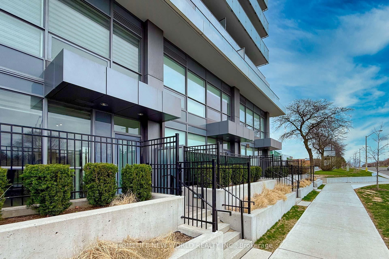 10 De Boers Drive, Unit TH04 - Photo 4