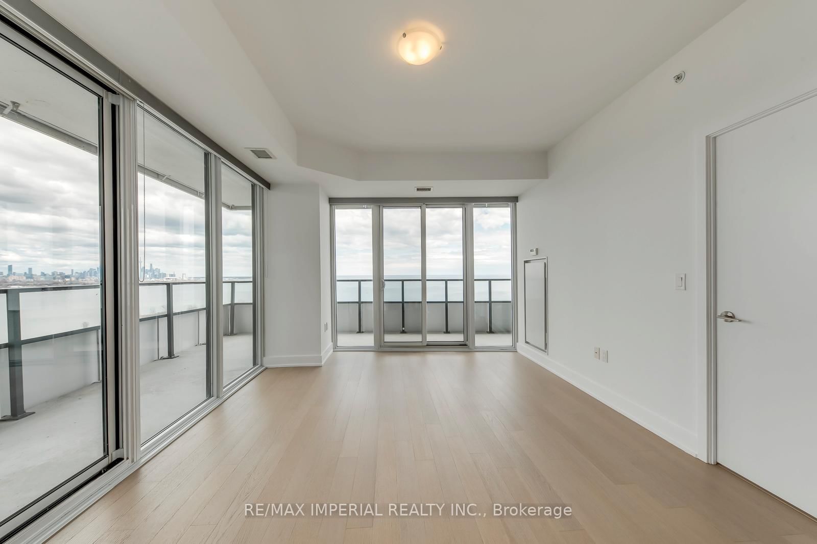 20 Shore Breeze Drive, Unit 2007 - Photo 16