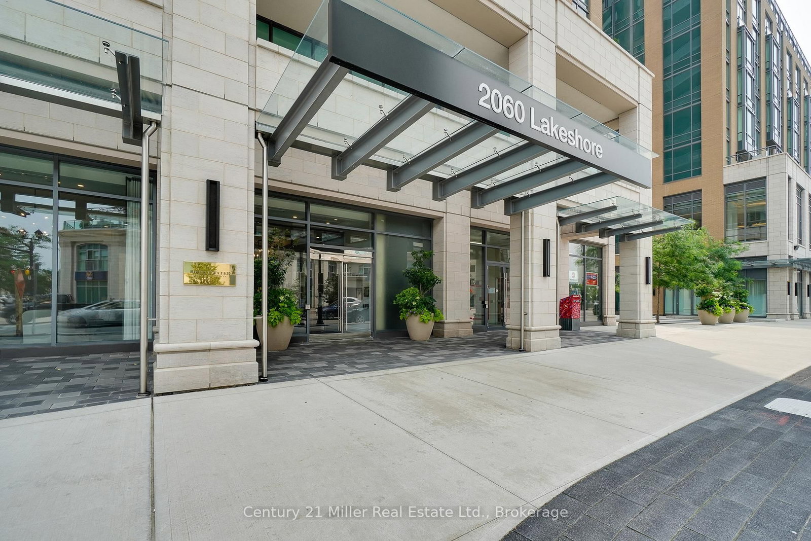 2060 Lakeshore Road • #802 • Burlington, ON photo 1