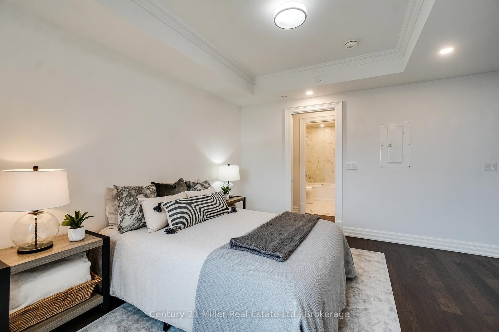 2060 Lakeshore Road • #802 • Burlington, ON photo 18