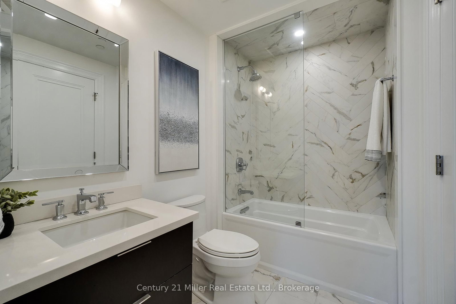2060 Lakeshore Road • #802 • Burlington, ON photo 19