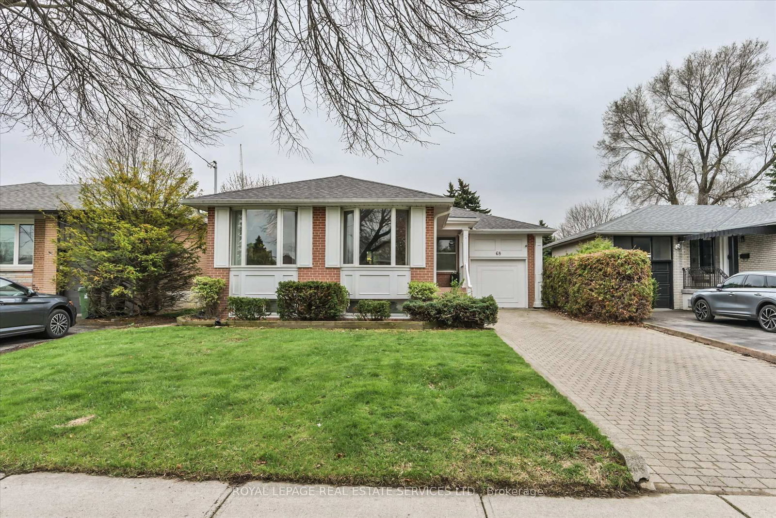 Detached House for sale at 68 Renault Crescent, Toronto, Ontario, M9P 1J5 - Humber Heights - MLS: W13068182