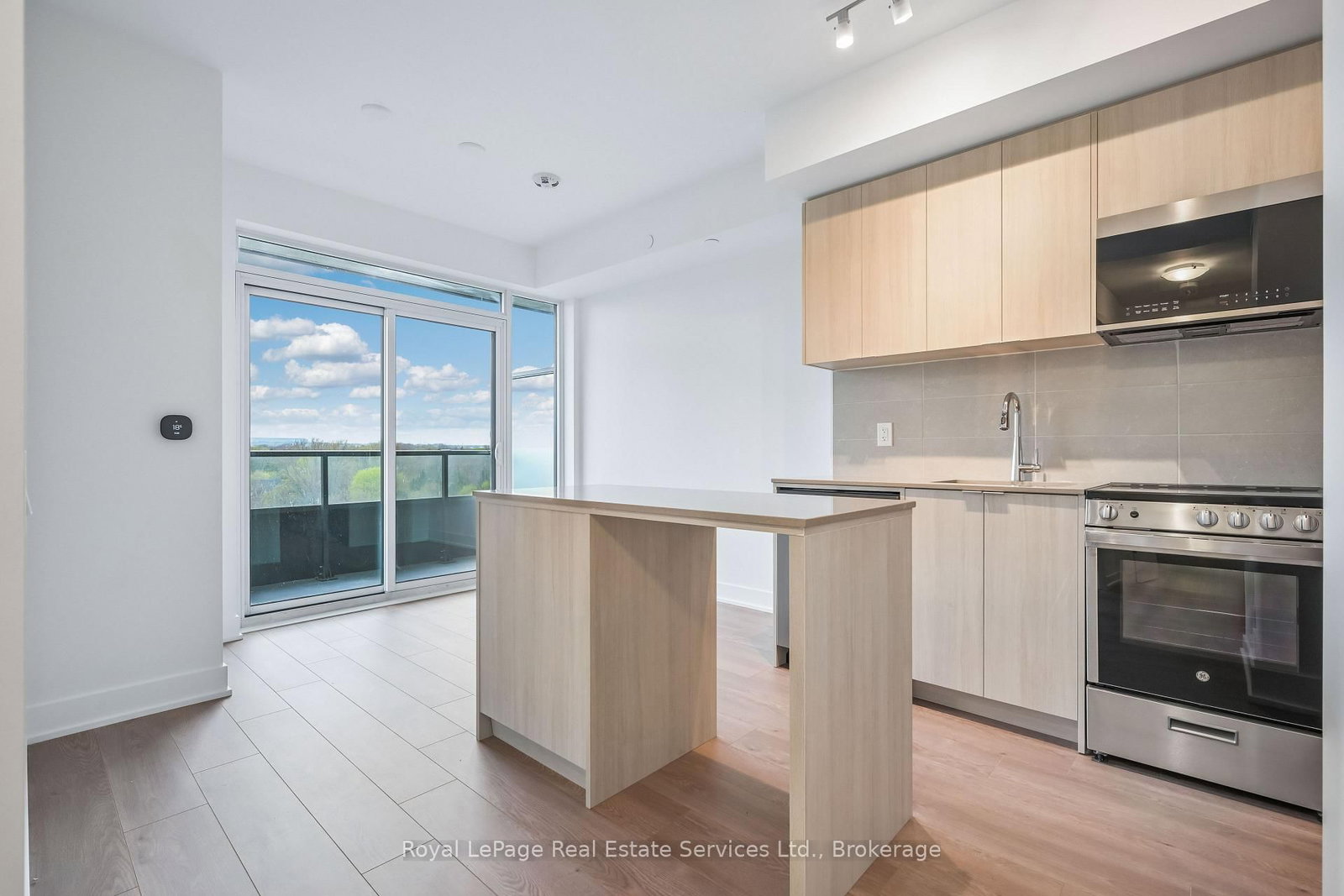 2088 James Street • #711 • Burlington, ON photo 10