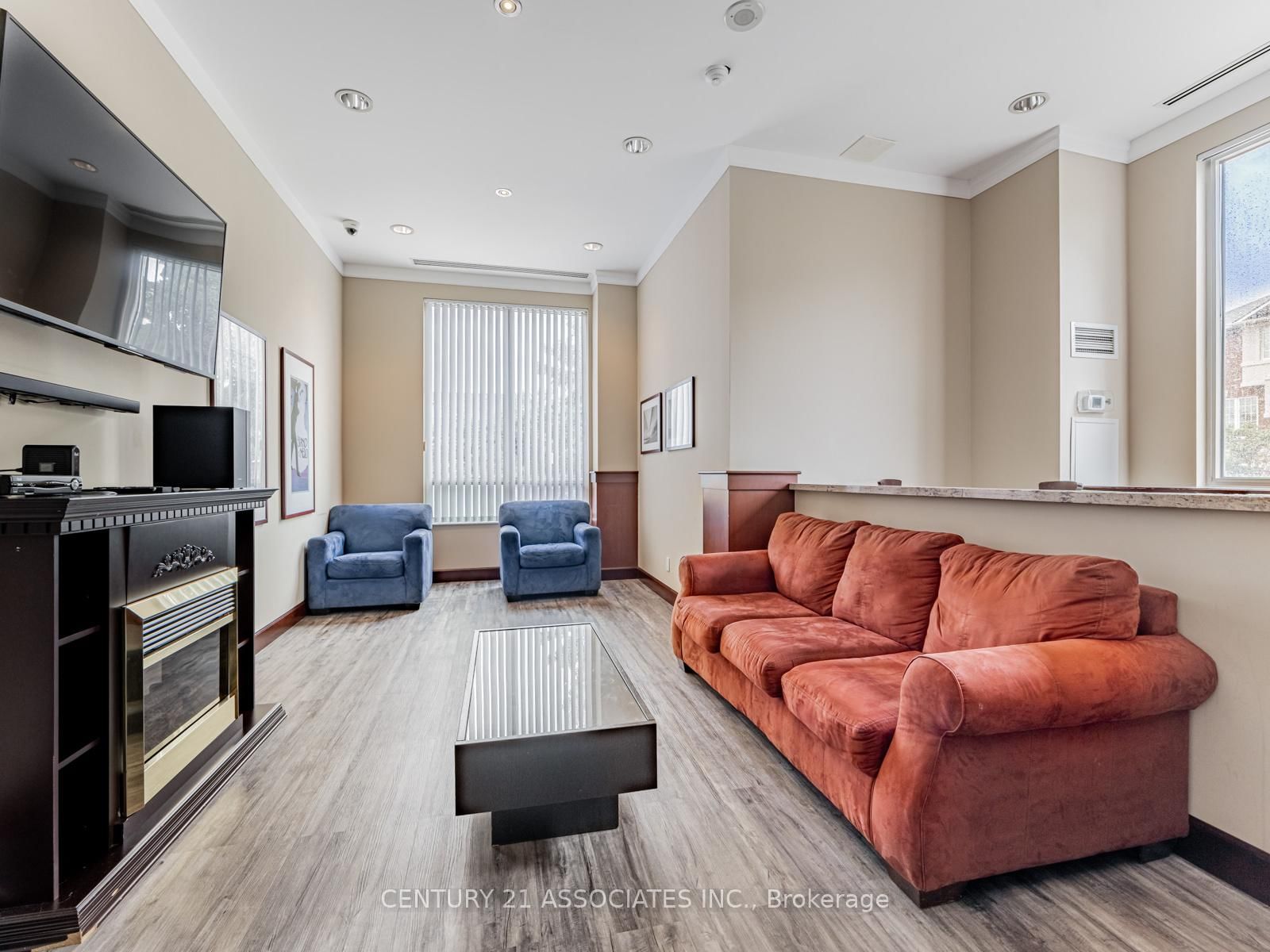 1359 Rathburn Road E, Unit 705 - Photo 32