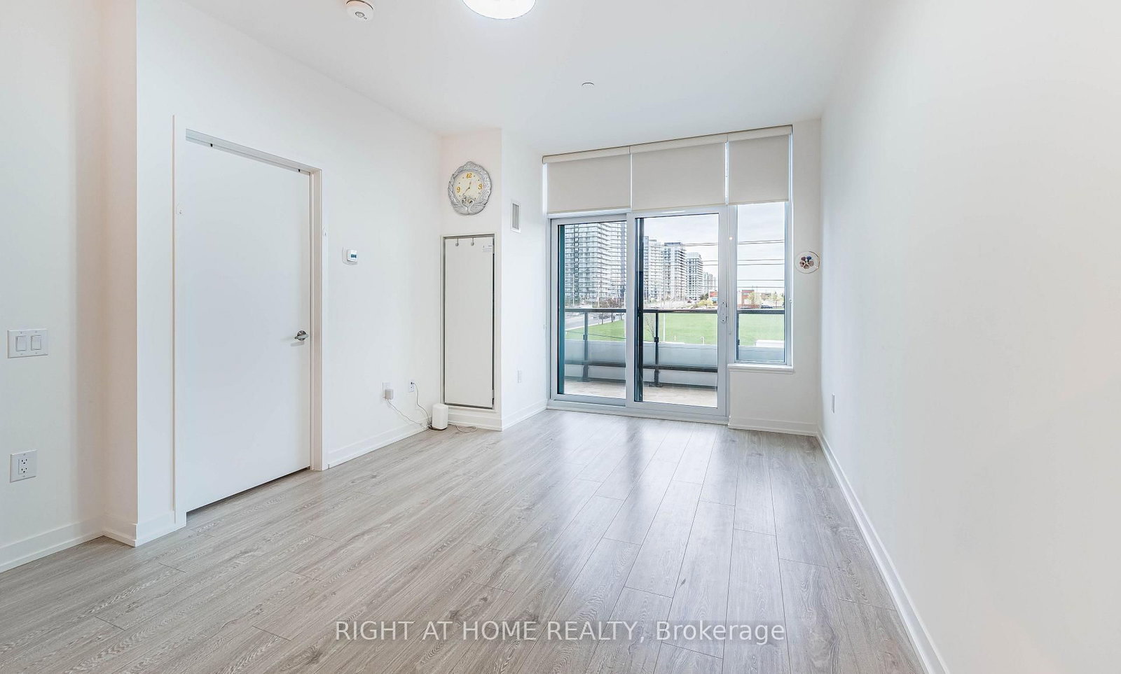 2485 Eglinton Avenue W, Unit 418 - Photo 4