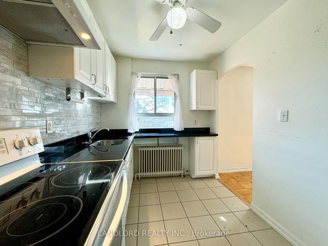 16 - 2696 Lake Shore Boulevard W