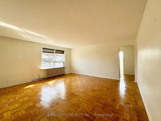 16 - 2696 Lake Shore Boulevard W
