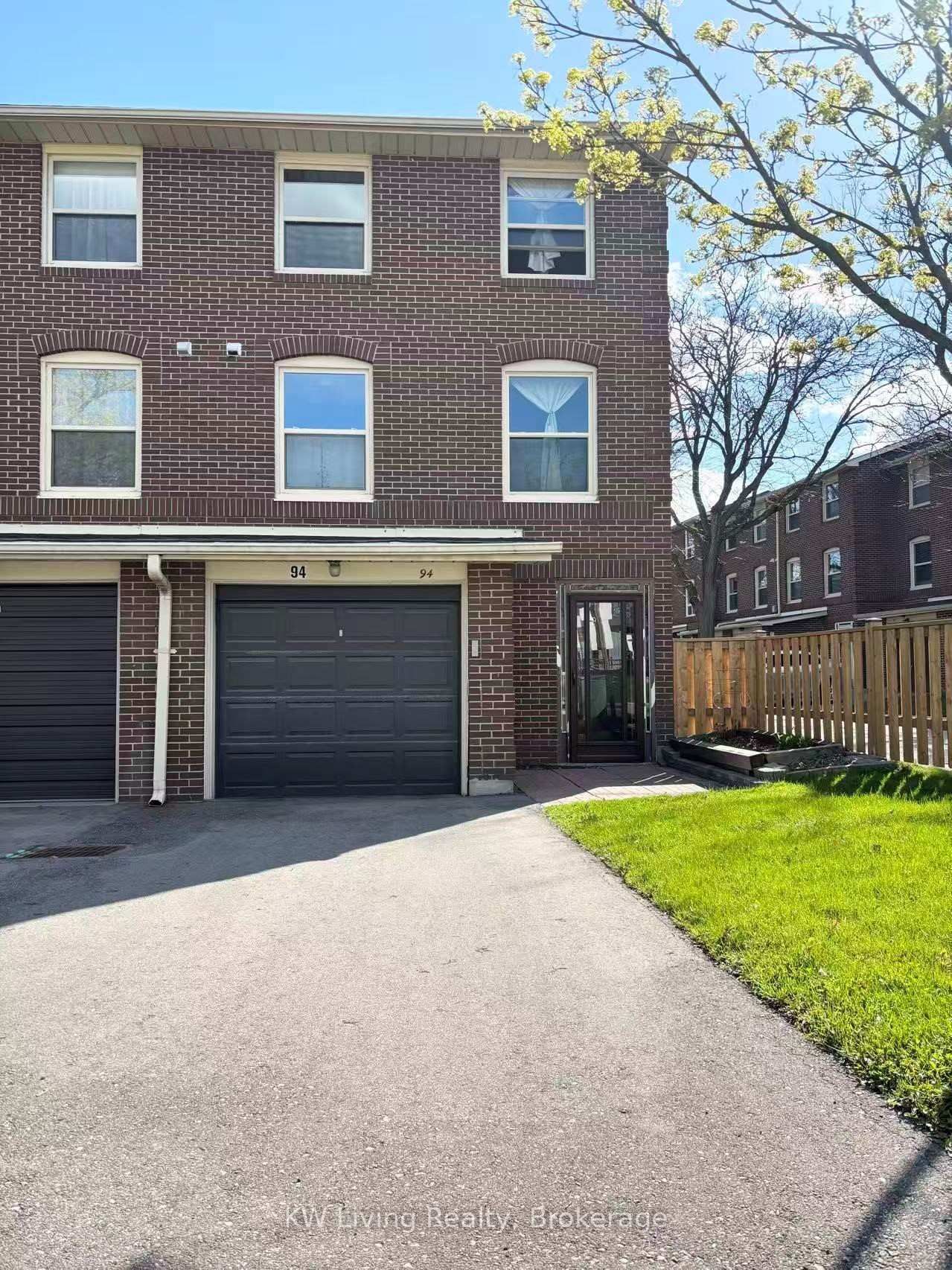 Townhouse for sale at 94 Edenborough Drive, Brampton, Ontario, L6T 3A4 - Southgate - MLS: W13069414