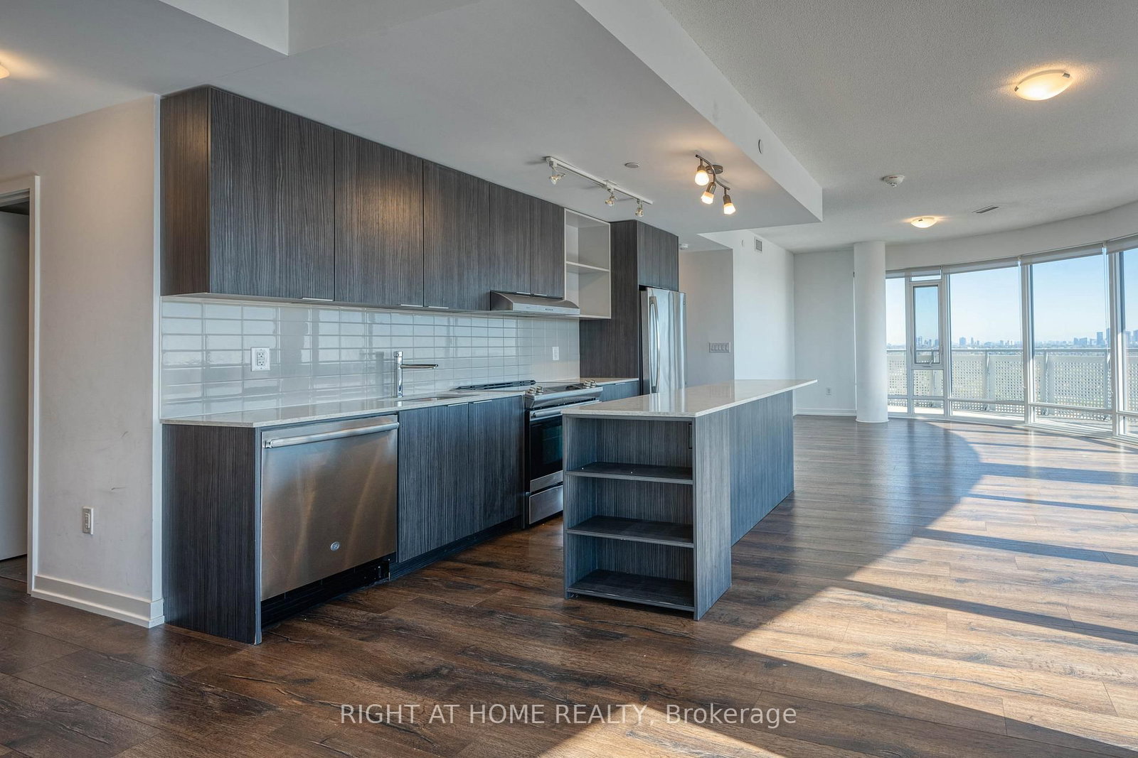 2520 Eglinton Avenue W, Unit 1615 - Photo 5
