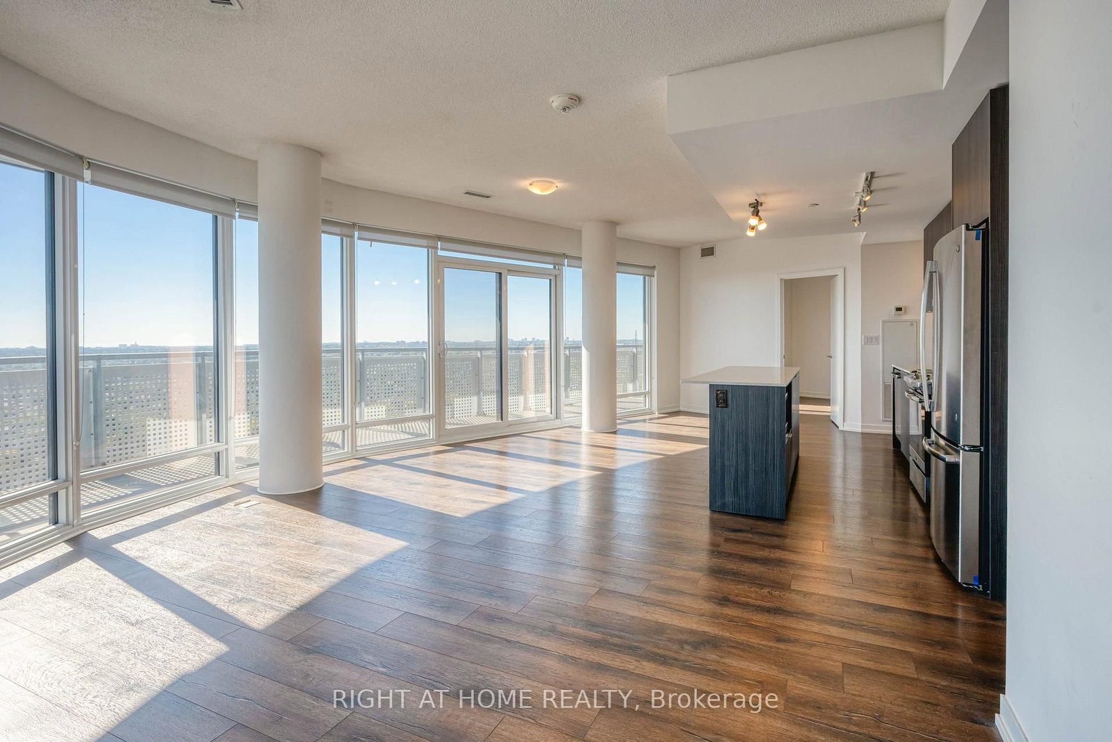 2520 Eglinton Avenue W, Unit 1615 - Photo 6