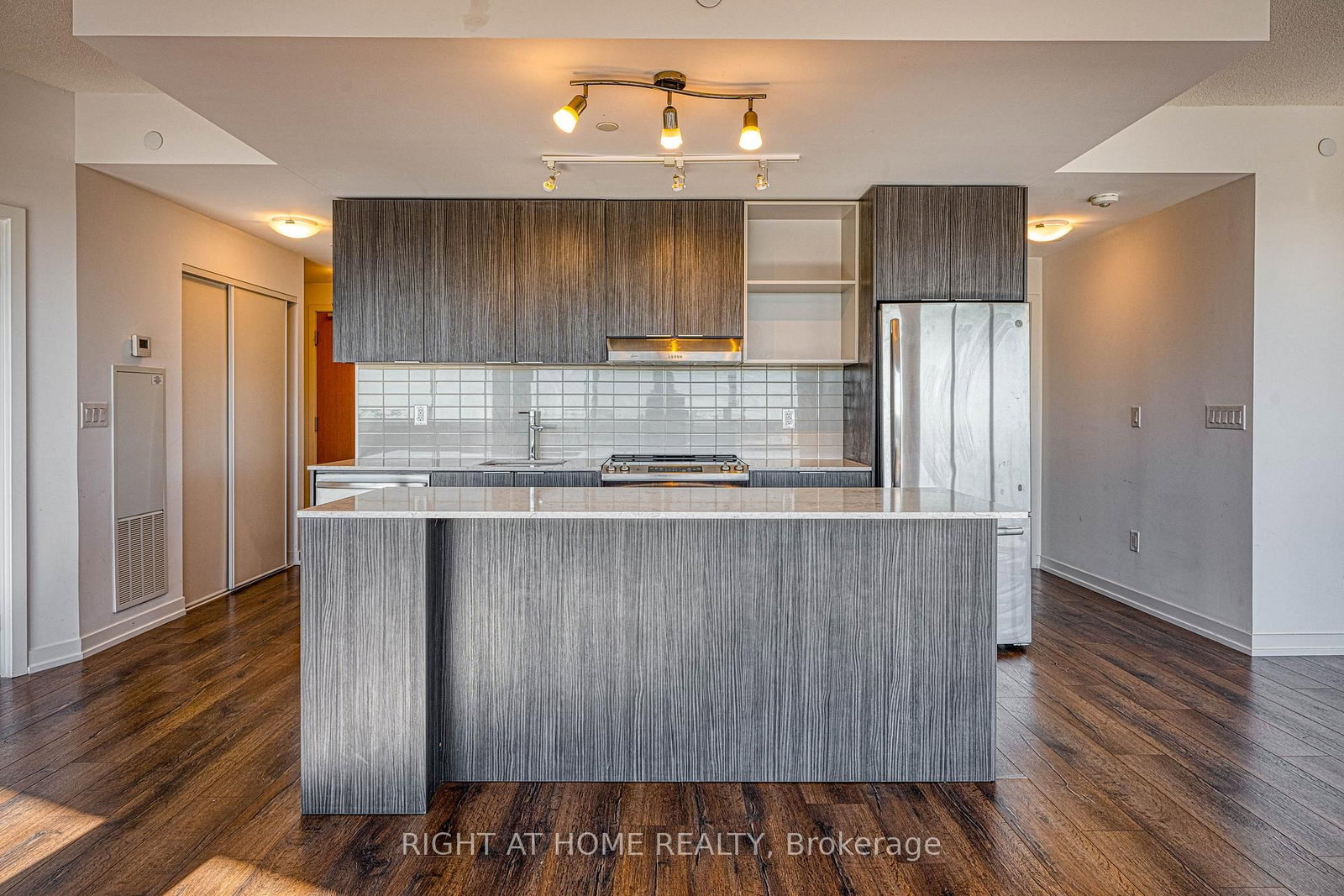 2520 Eglinton Avenue W, Unit 1615 - Photo 7