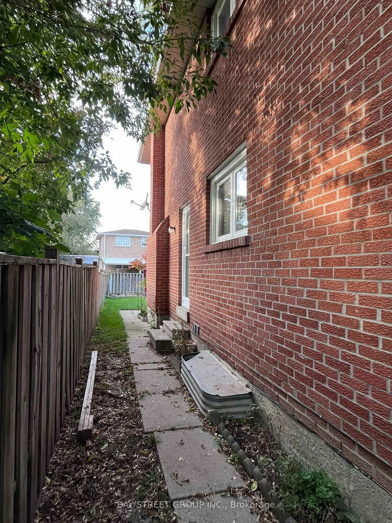 Lower - 1611 Lewes Way, Mississauga, L4W 3H5 | Image 2