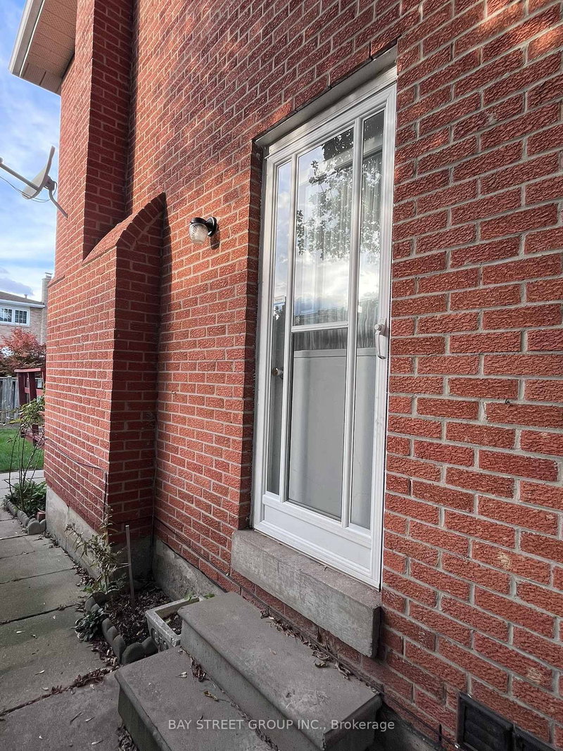 Lower - 1611 Lewes Way, Mississauga, L4W 3H5 | Image 3