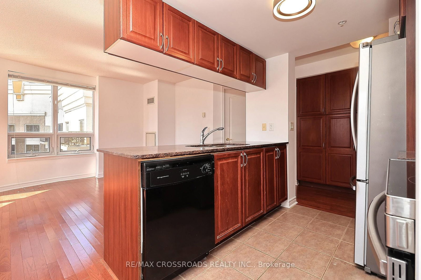 350 Princess Royal Drive, Unit 703 - Photo 10