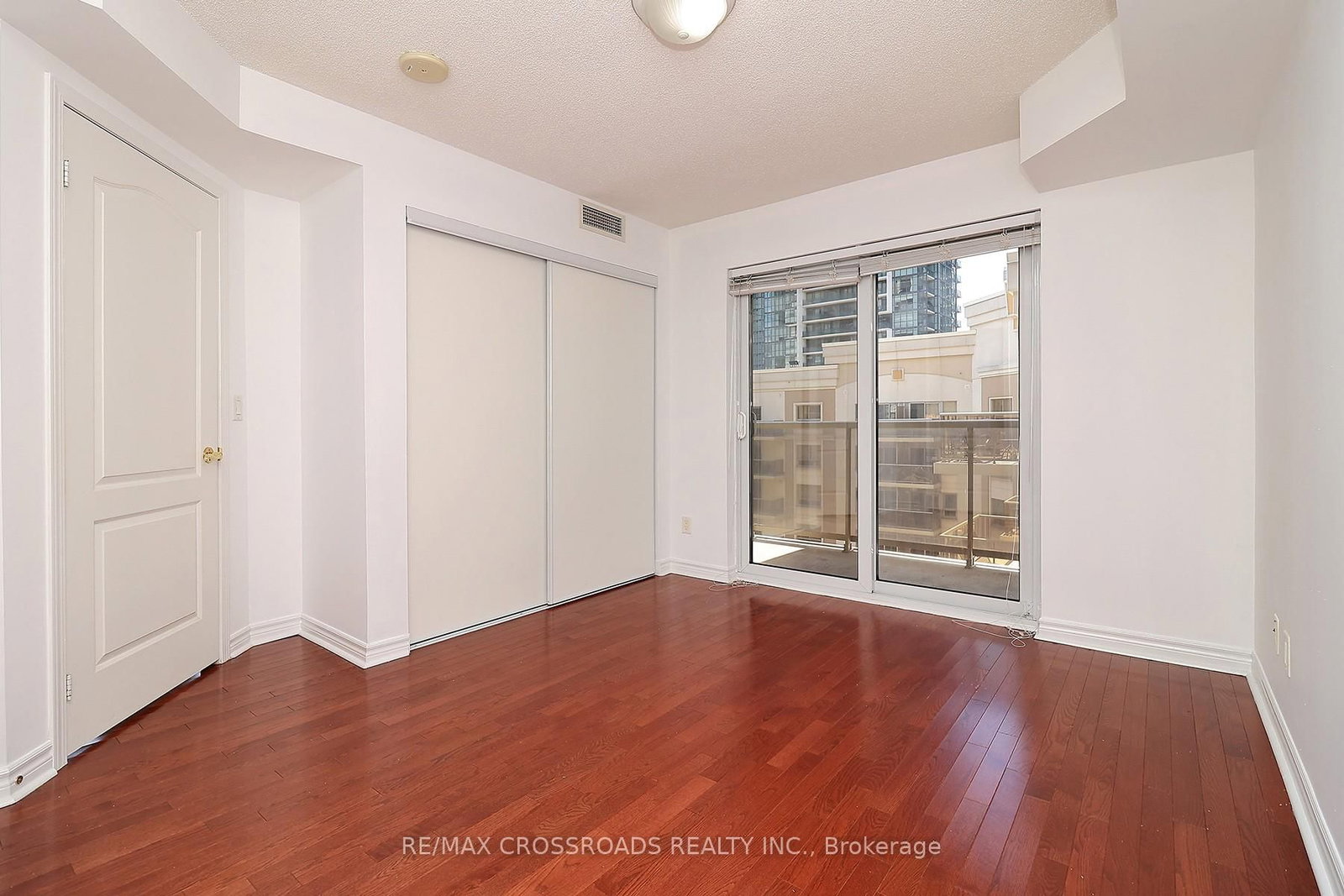 350 Princess Royal Drive, Unit 703 - Photo 12