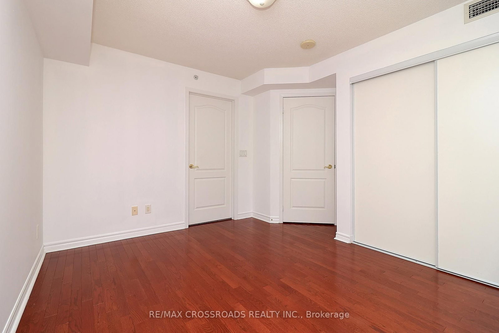 350 Princess Royal Drive, Unit 703 - Photo 13
