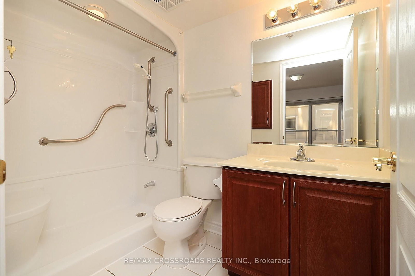 350 Princess Royal Drive, Unit 703 - Photo 14