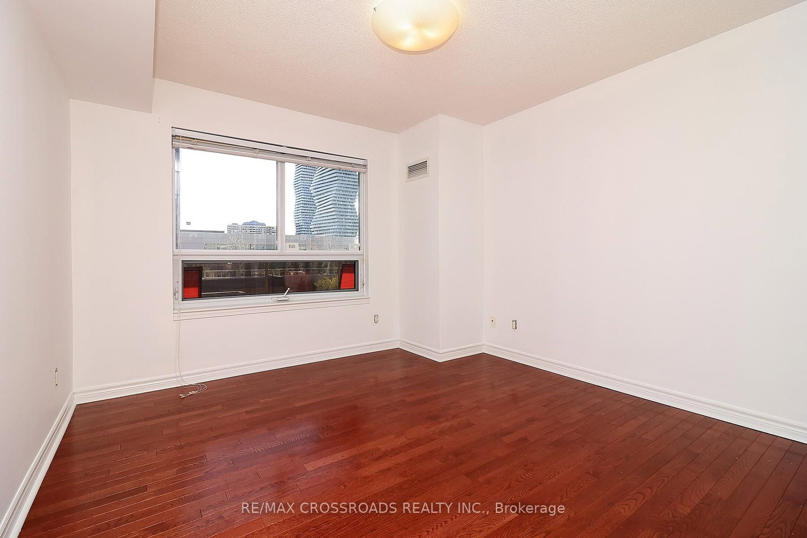 350 Princess Royal Drive, Unit 703 - Photo 15