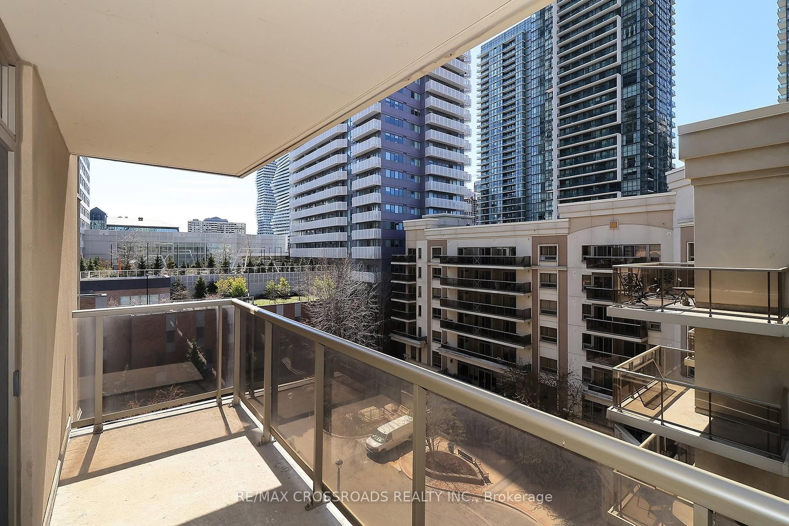 350 Princess Royal Drive, Unit 703 - Photo 18