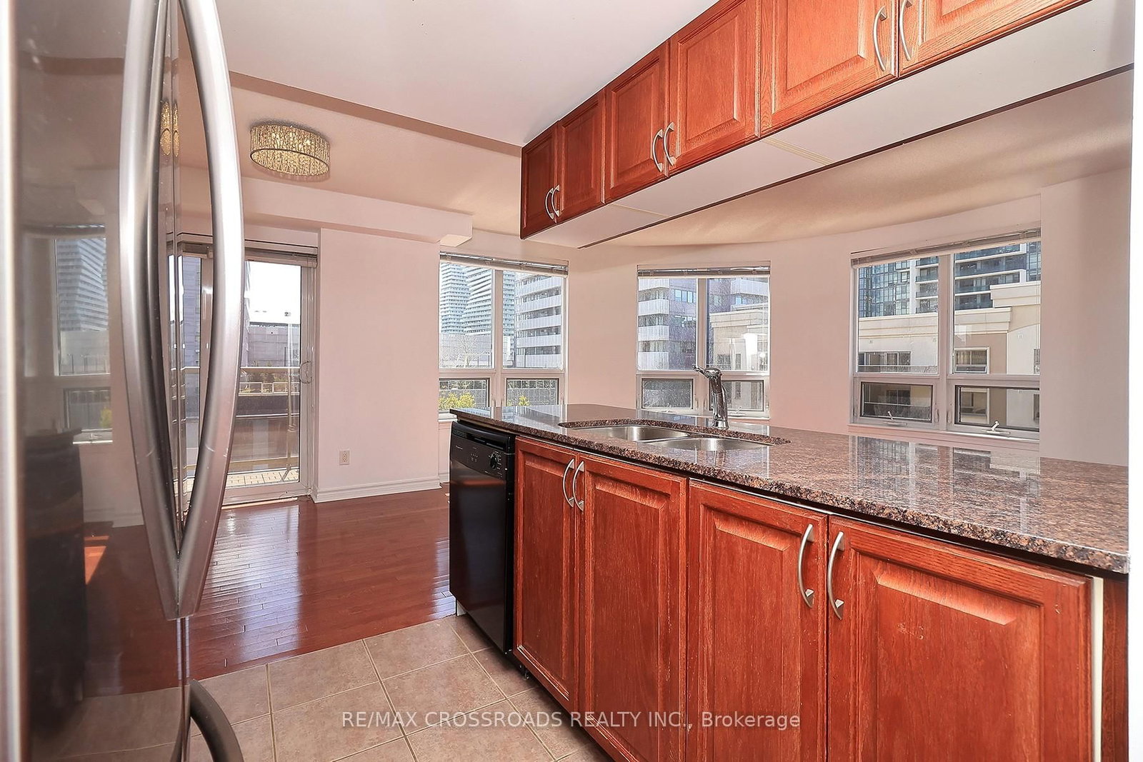 350 Princess Royal Drive, Unit 703 - Photo 4