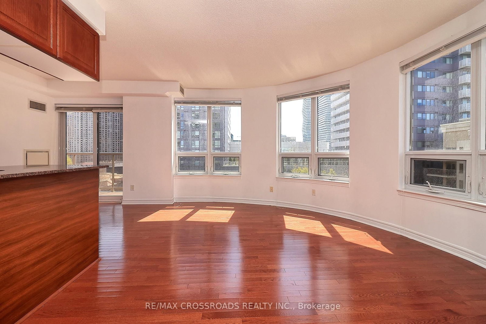 350 Princess Royal Drive, Unit 703 - Photo 8