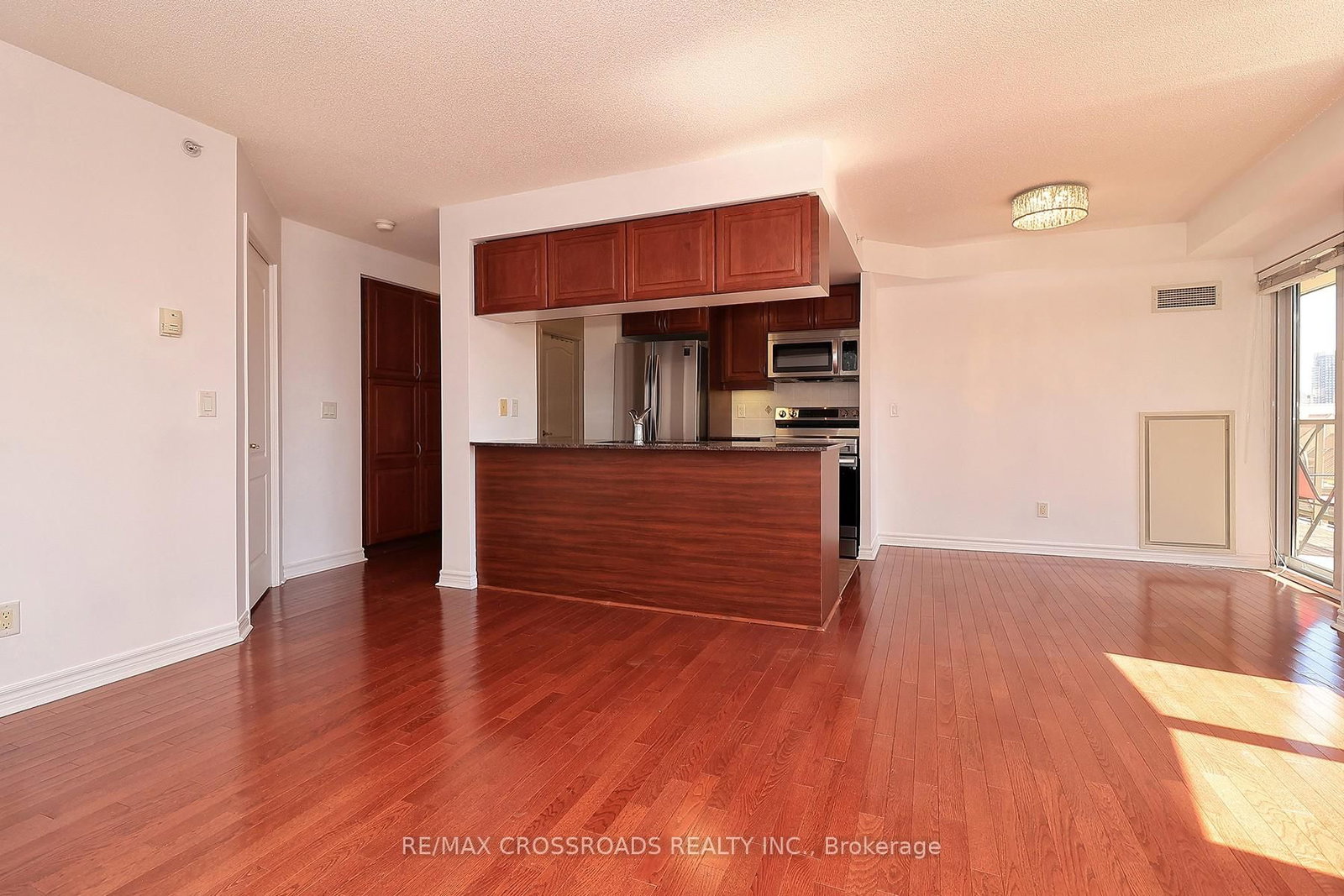 350 Princess Royal Drive, Unit 703 - Photo 9