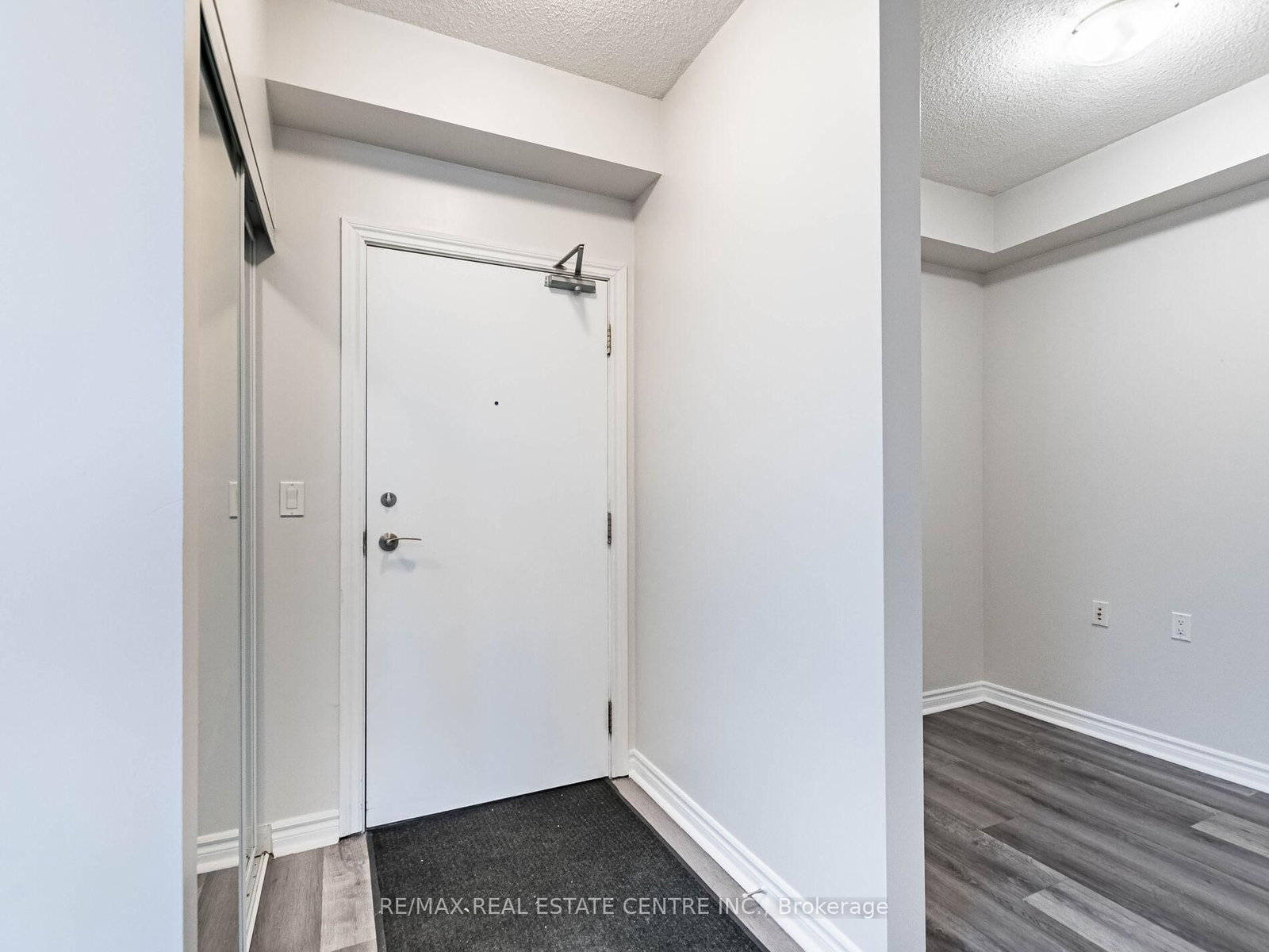 810 Scollard Court • #309 • Mississauga, ON photo 4