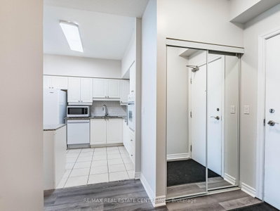 810 Scollard Court • #309 • Mississauga, ON photo 5