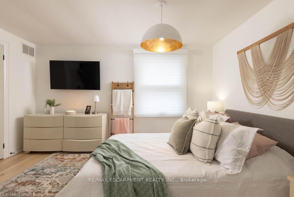 1422 GHENT Avenue E - Photo 14