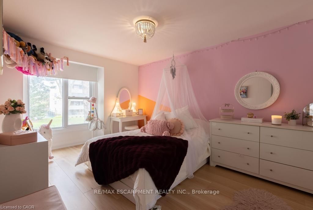1422 GHENT Avenue E - Photo 18