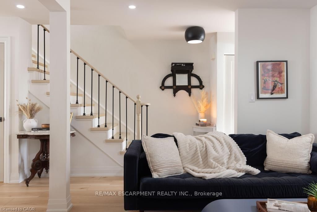 1422 GHENT Avenue E - Photo 2