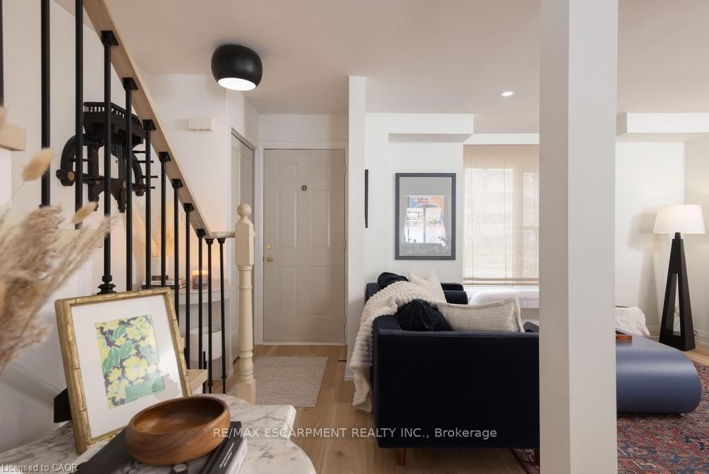 1422 GHENT Avenue E • Burlington, ON photo 3
