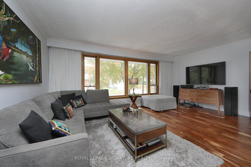 3 Keywell Crt, Toronto, M8Y 1S5 | Image 2