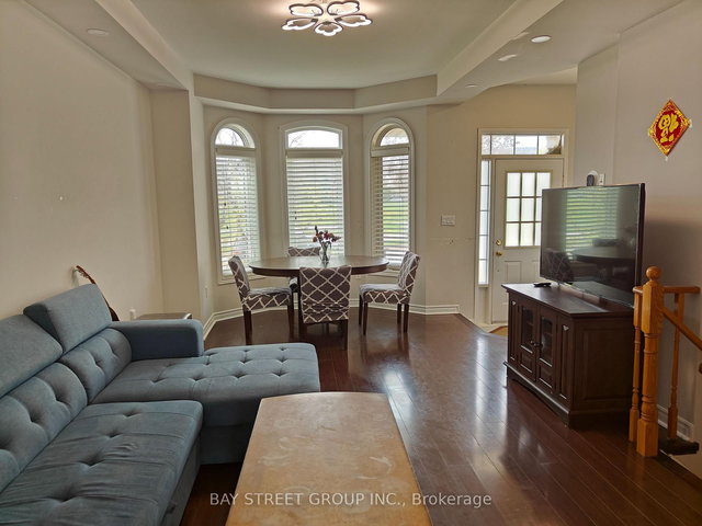 256 Glenashton Drive