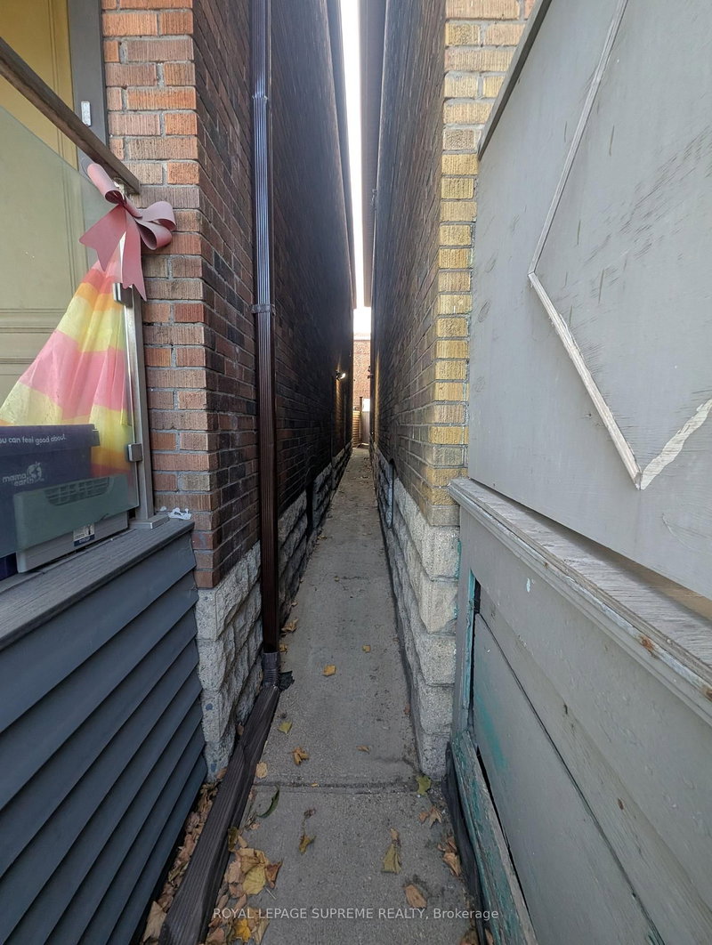 Lower - 2132 Dundas St, Toronto, M6R 1X2 | Image 2