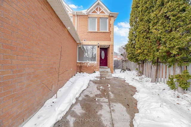 3 Mullis Crescent