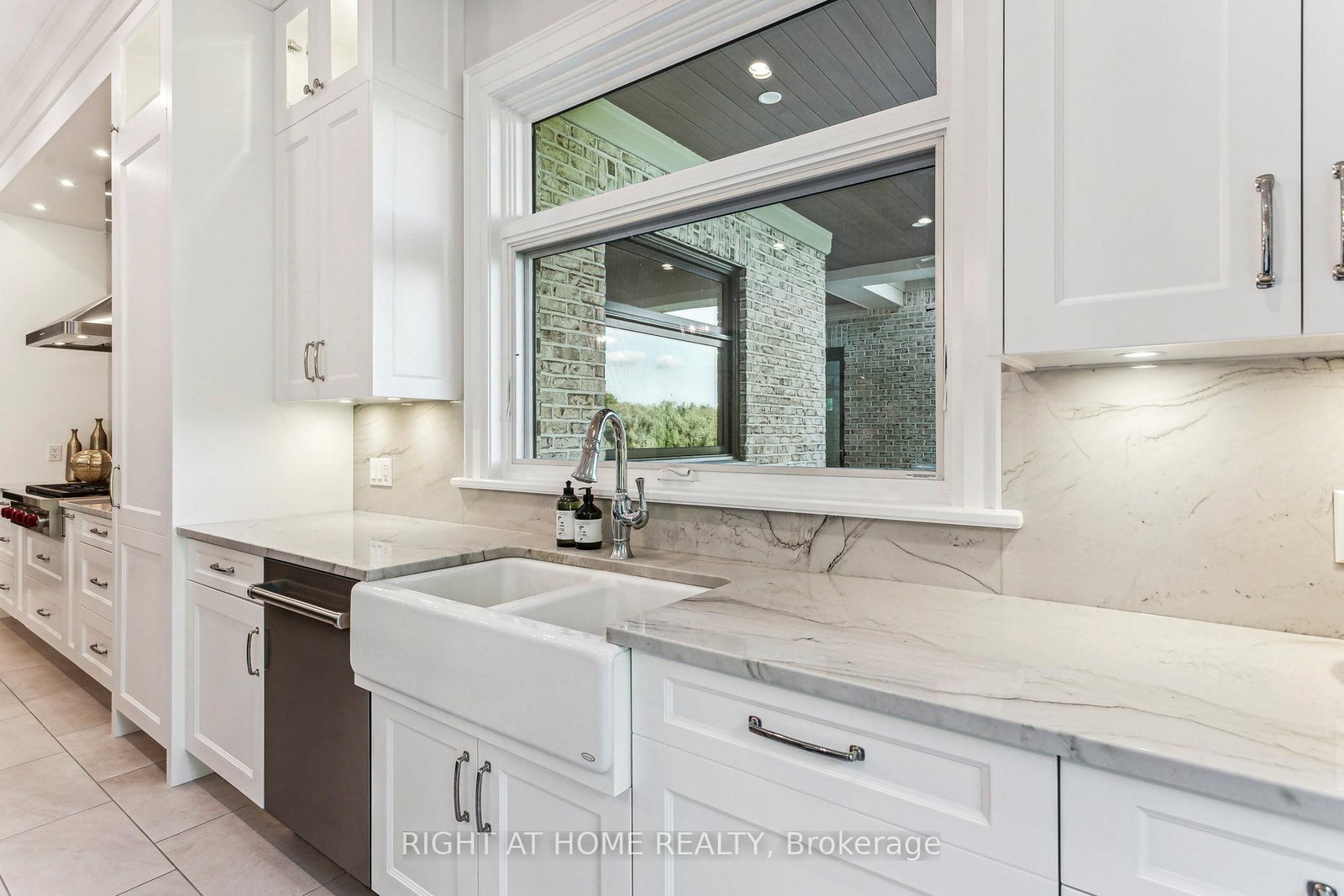 2606 Harvestmoon Lane • Burlington, ON photo 16