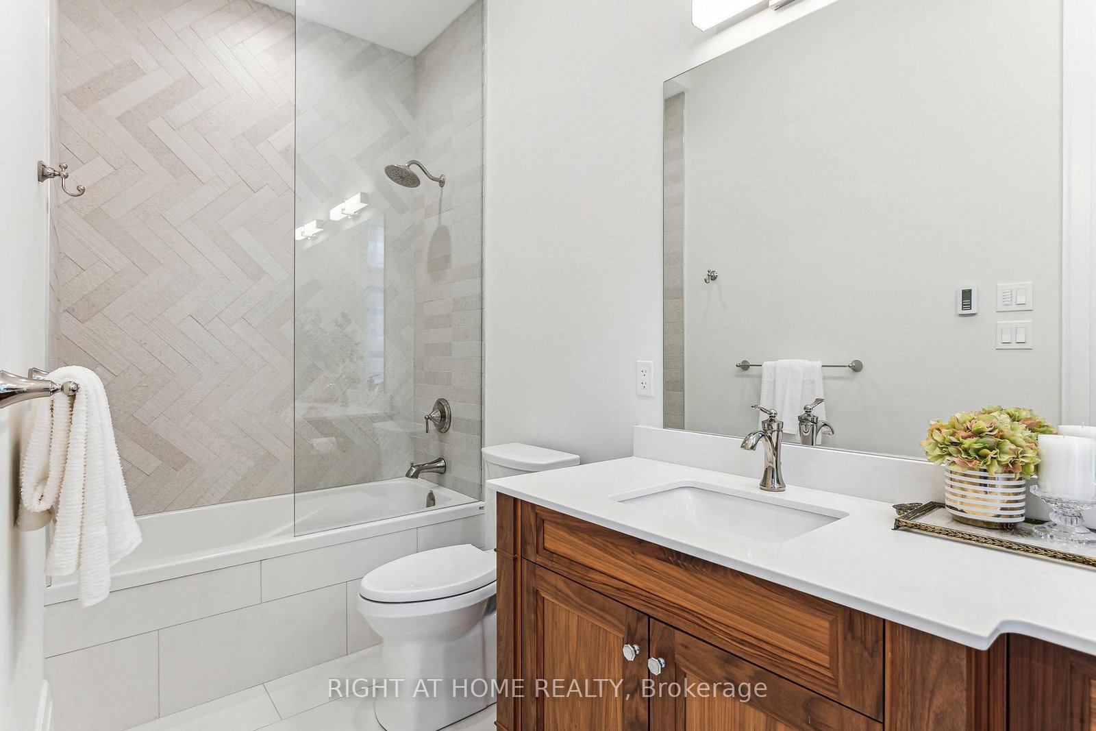 2606 Harvestmoon Lane • Burlington, ON photo 30