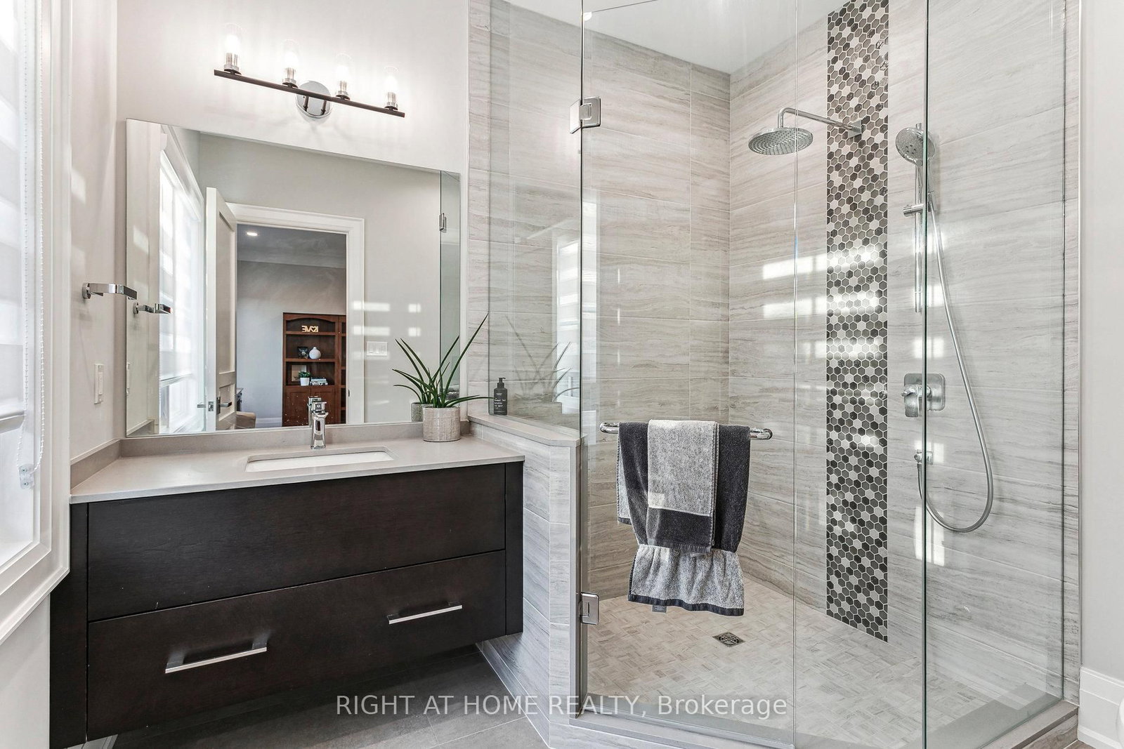 2606 Harvestmoon Lane • Burlington, ON photo 41