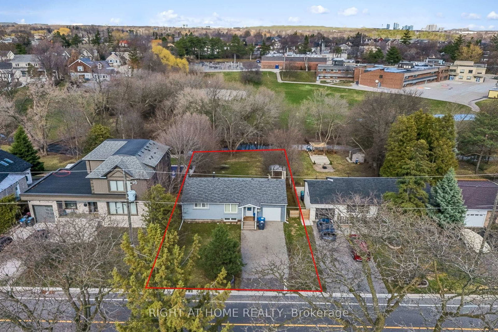 15 Pioneer Drive • Mississauga, ON photo 4