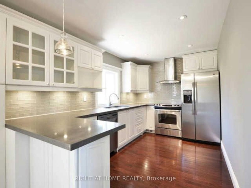 15 Pioneer Mississauga,ON L5M 1G8 — Photo 8