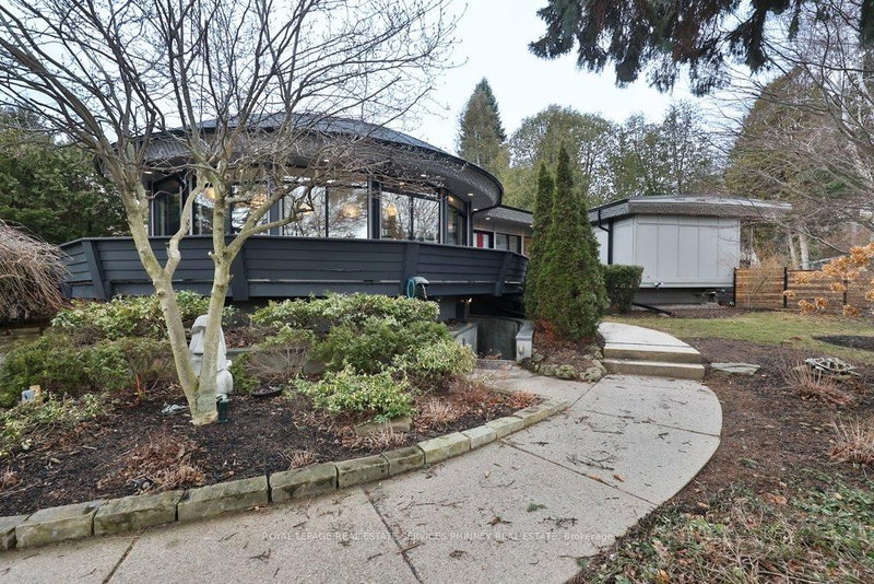 1352 Nocturne Crt, Mississauga, L5H 2L8 | Image 2