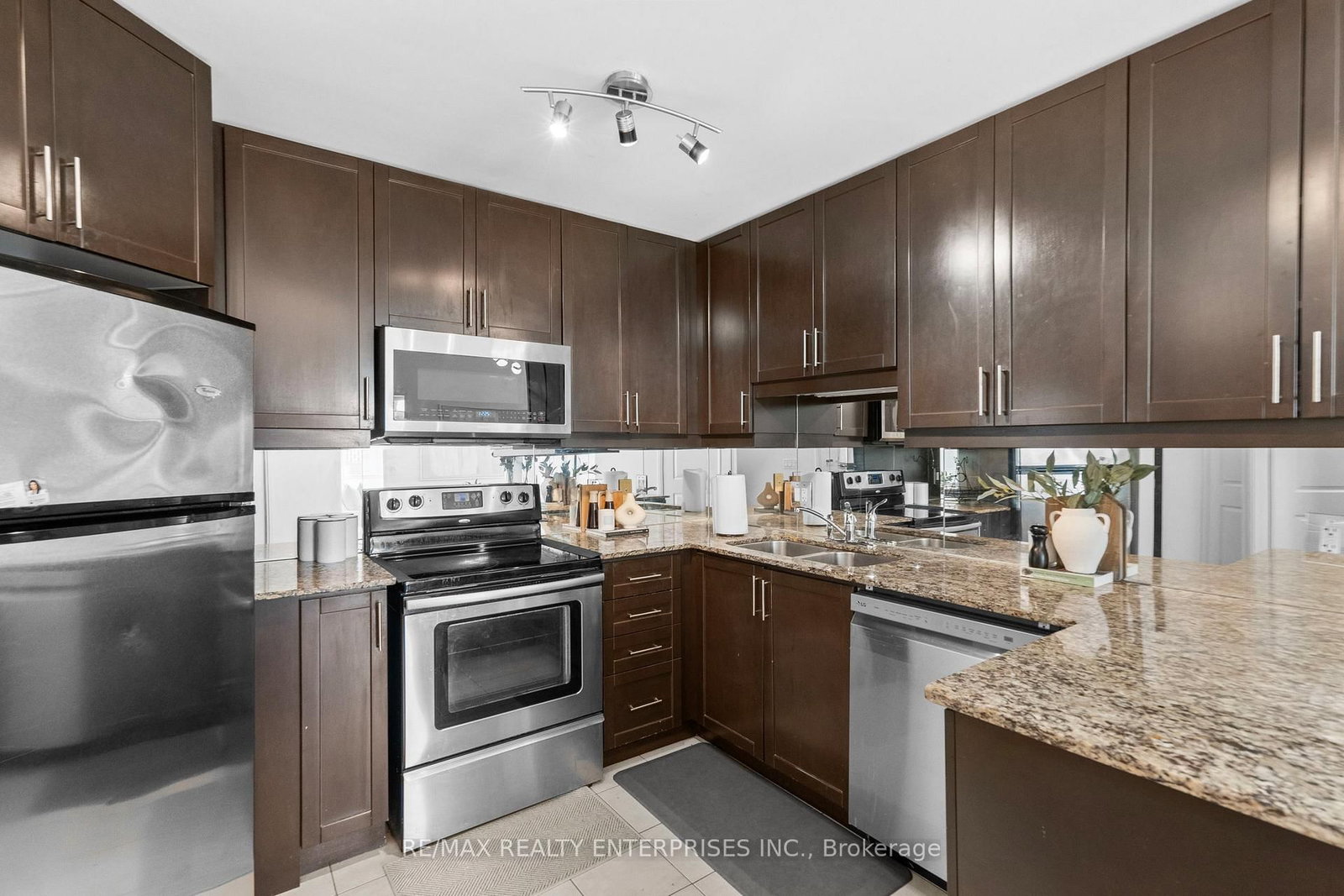 80 Absolute Avenue, Unit 2306 - Photo 6