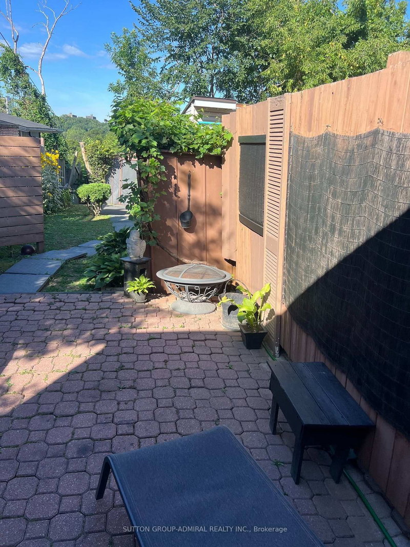 128 Spears Street