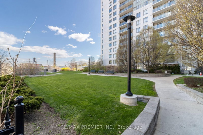 1011 - 812 Lansdowne Avenue