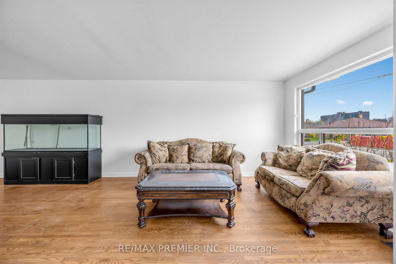 126 Langden Ave, Toronto, M6N 2L5 | Image 2