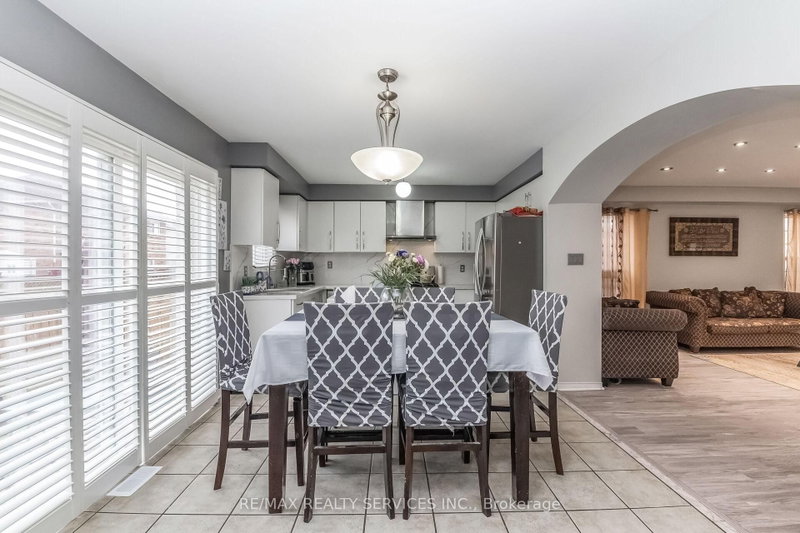 359 Edenbrook Hill Brampton,ON L7A 2N4 — Photo 13